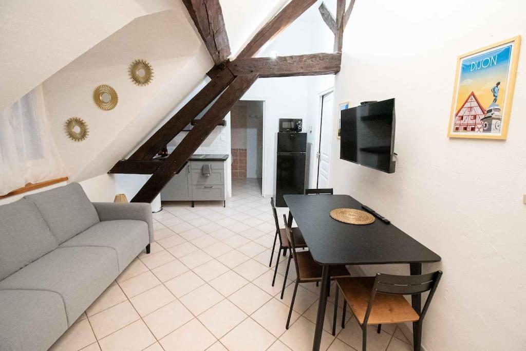 Residence Le Zola Compose De 3 Appartements Distincts En Hyper Centre De Dijon Avec Wifi Exterior foto